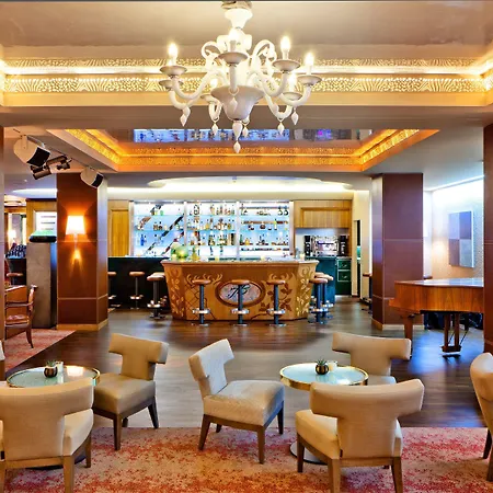 Tschuggen Grand - The Leading Of The World アローザ