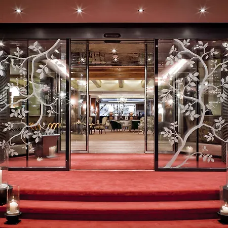 Tschuggen Grand - The Leading Of The World アローザ