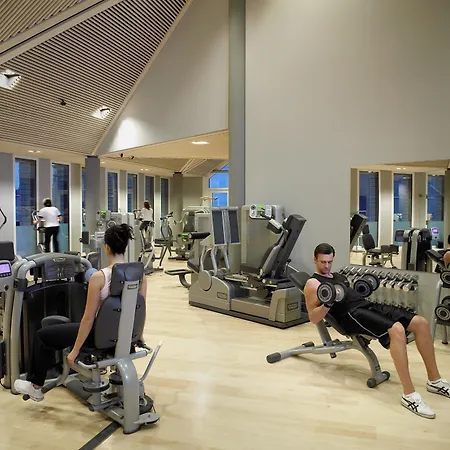 מלון Tschuggen Grand - The Leading Of The World 5*